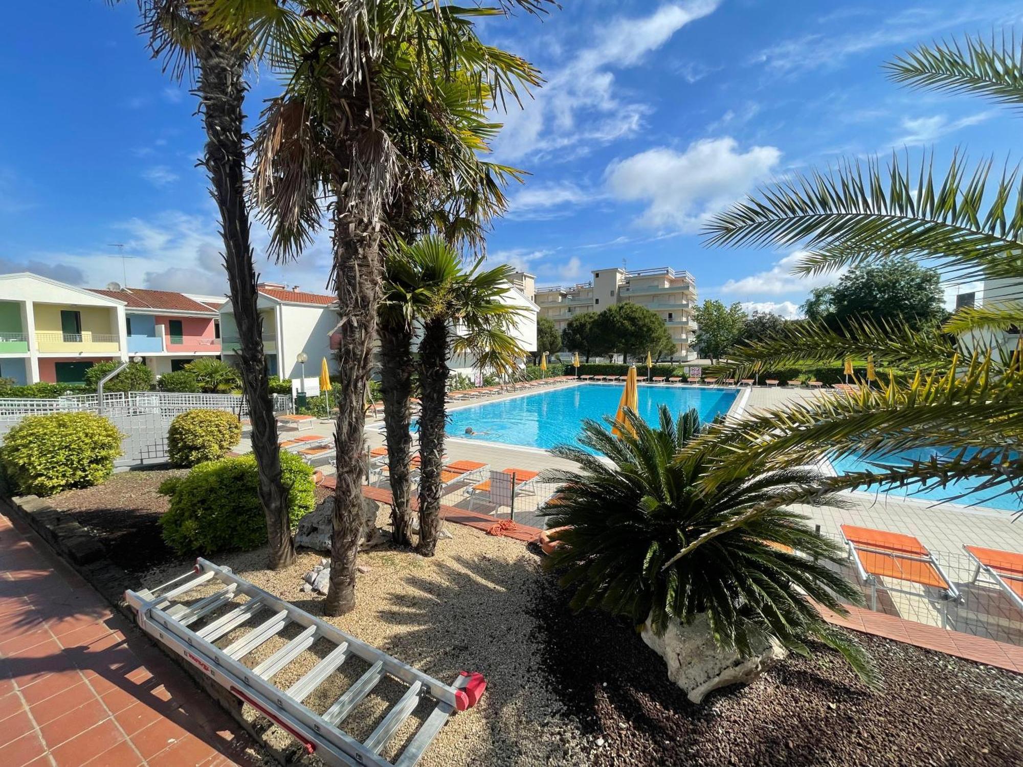 קאורלה Villaggio Luna Swimmingpool- Agenzia Cocal מראה חיצוני תמונה